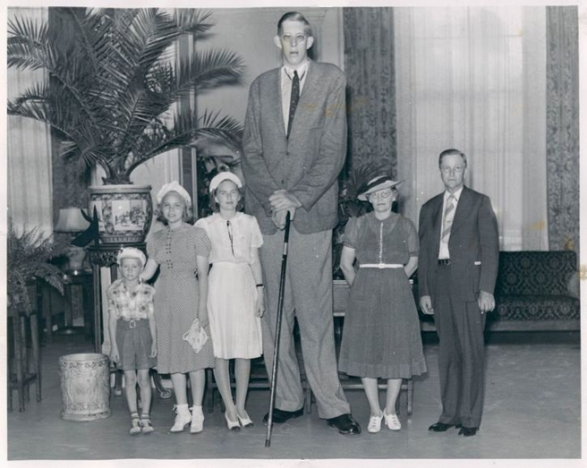 who is the tallest man ever